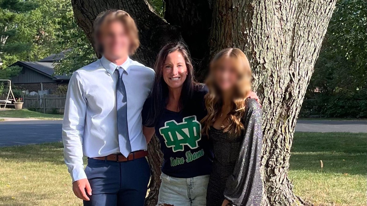 Stefanie Smith pictured with her children, whose faces are blurred