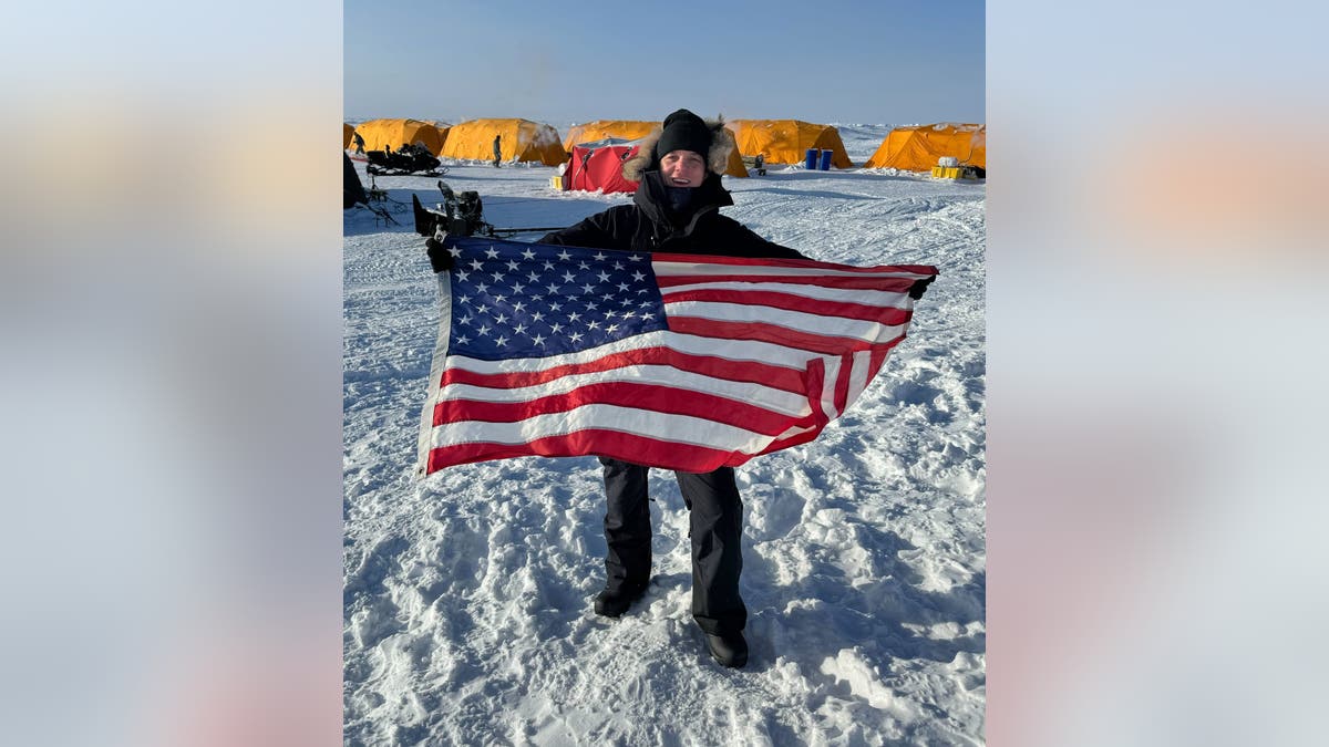 Hemmer holds American flag in Arctic