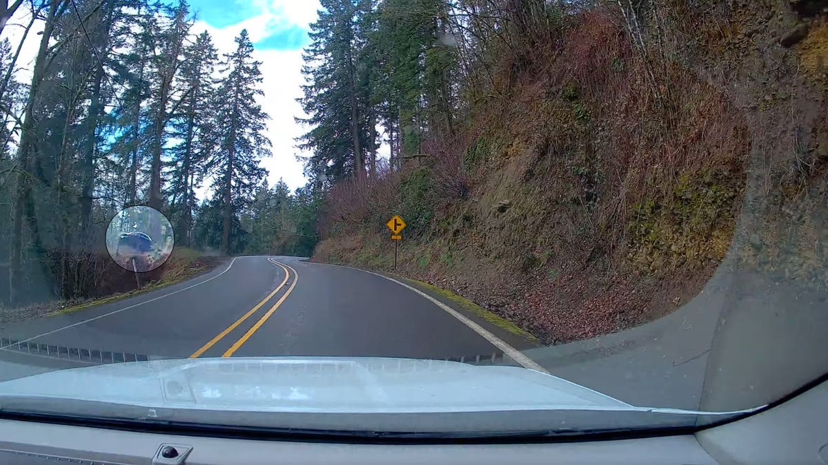 Car goes off Oregon cliff